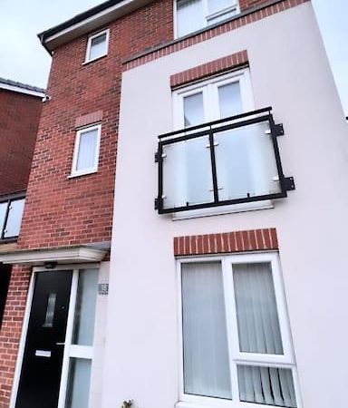 3 Stories, 5 Bedroom House In Prime Location With Balcony And Shared Garden Liverpool Extérieur photo