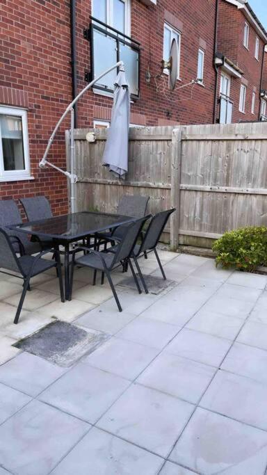 3 Stories, 5 Bedroom House In Prime Location With Balcony And Shared Garden Liverpool Extérieur photo