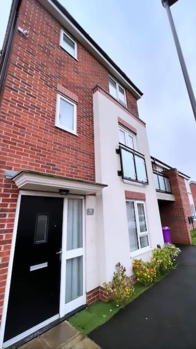 3 Stories, 5 Bedroom House In Prime Location With Balcony And Shared Garden Liverpool Extérieur photo