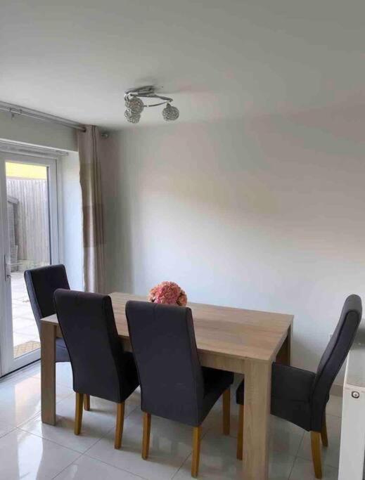 3 Stories, 5 Bedroom House In Prime Location With Balcony And Shared Garden Liverpool Extérieur photo