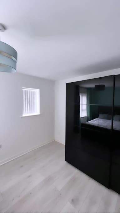 3 Stories, 5 Bedroom House In Prime Location With Balcony And Shared Garden Liverpool Extérieur photo