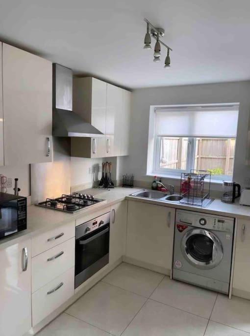 3 Stories, 5 Bedroom House In Prime Location With Balcony And Shared Garden Liverpool Extérieur photo