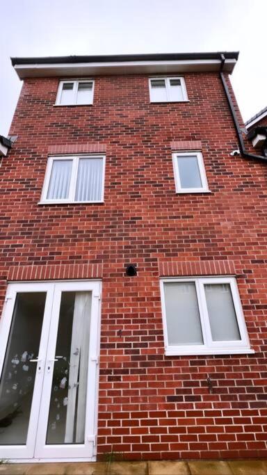 3 Stories, 5 Bedroom House In Prime Location With Balcony And Shared Garden Liverpool Extérieur photo