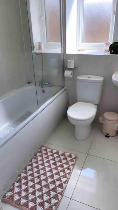 3 Stories, 5 Bedroom House In Prime Location With Balcony And Shared Garden Liverpool Extérieur photo