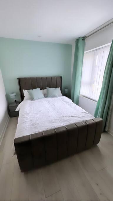 3 Stories, 5 Bedroom House In Prime Location With Balcony And Shared Garden Liverpool Extérieur photo